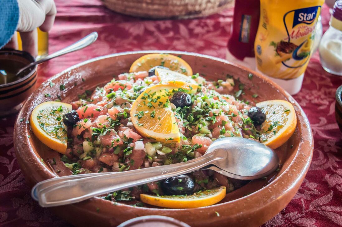 manger un couscous marocain à Agafay