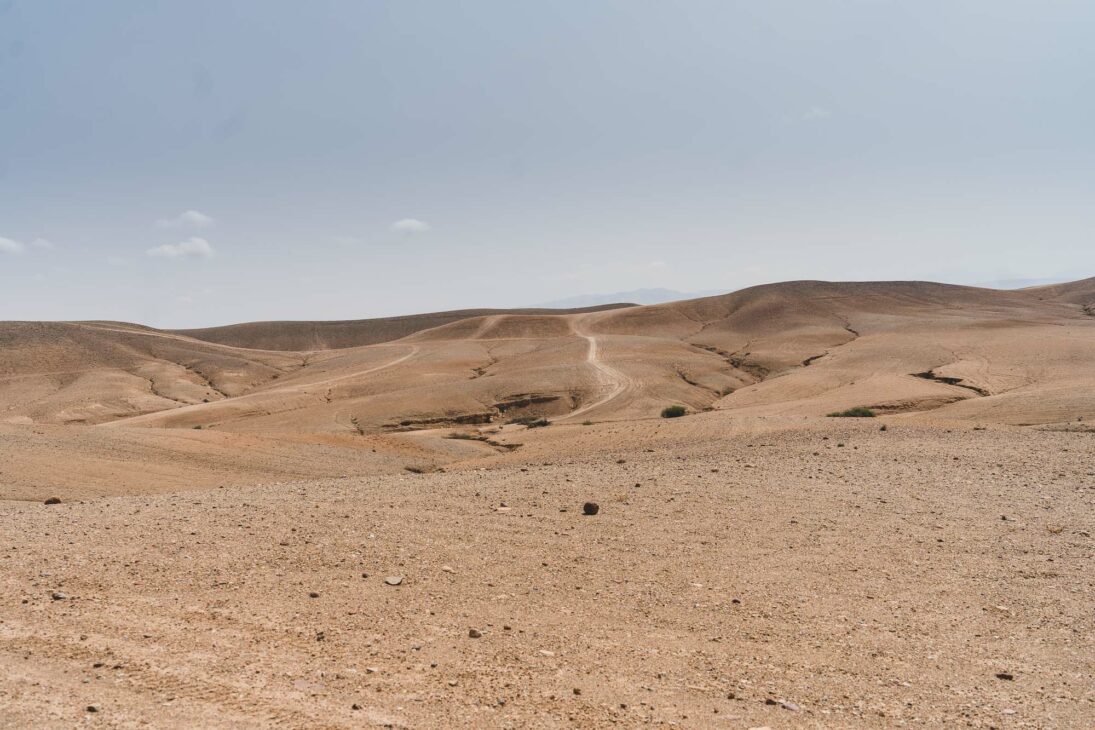 piste dans le désert d'Agafay