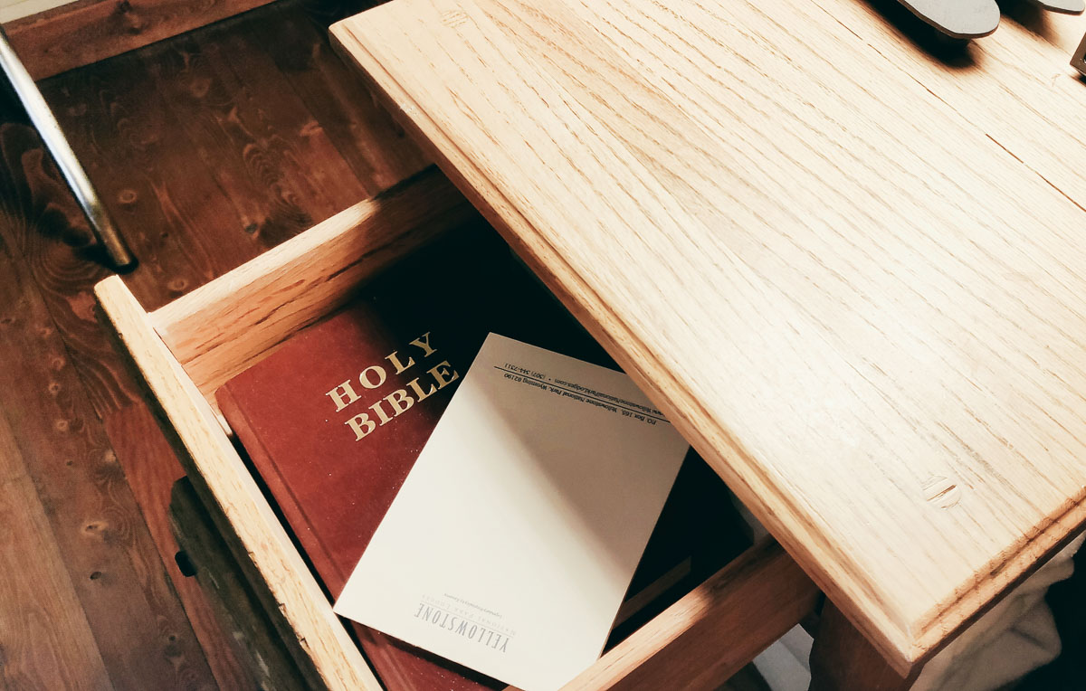 bible dans cabine du Roosevelt Lodge