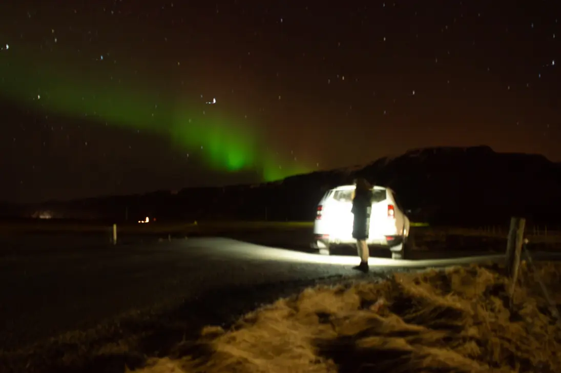 4X4 sous une aurore boréale