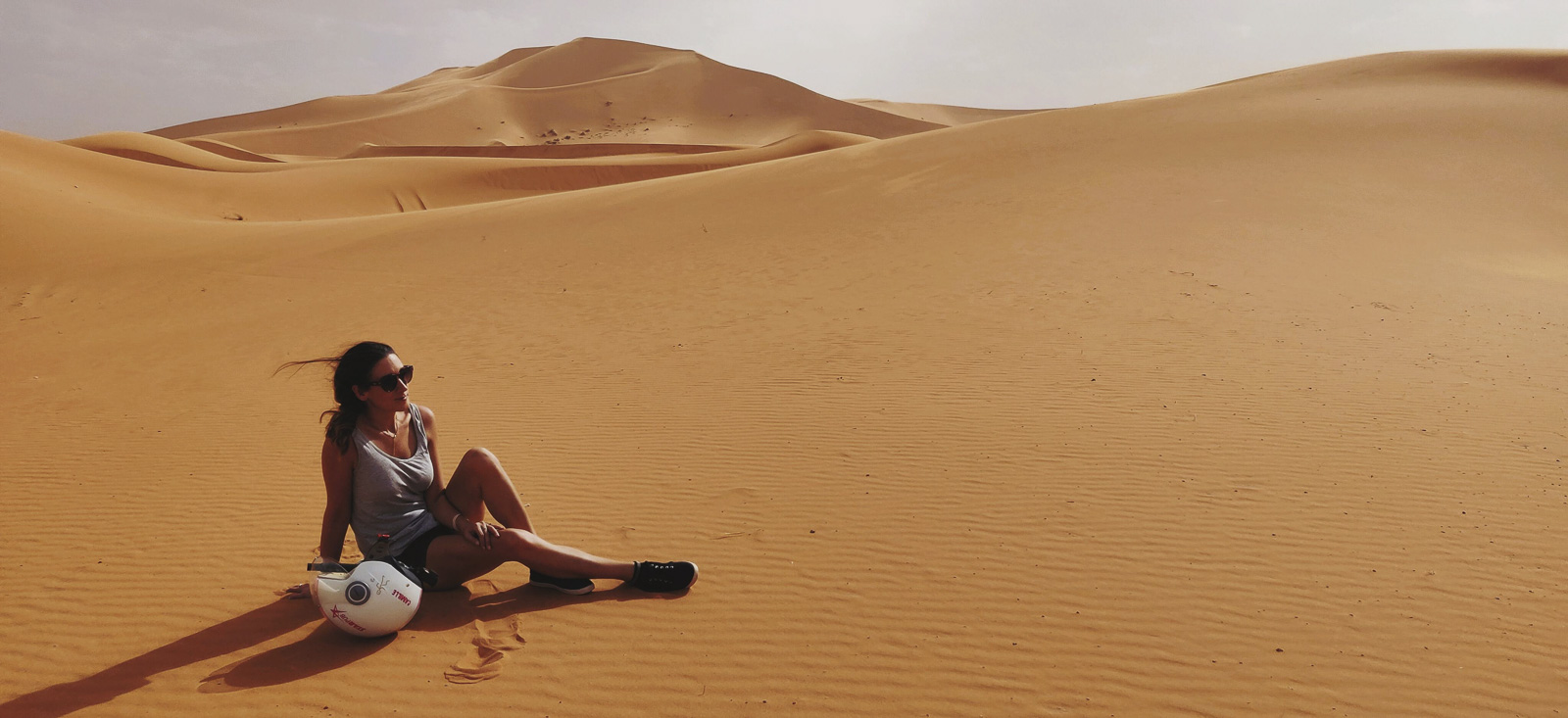 portrait dans les dunes du désert