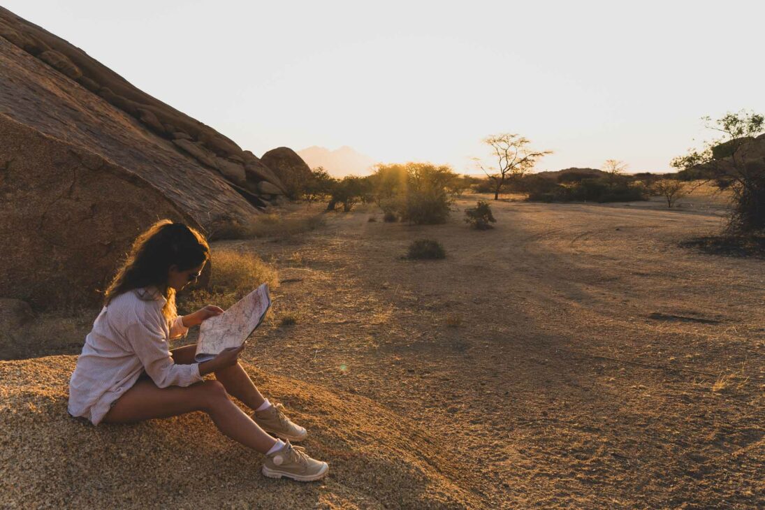 faire du camping au spitzkoppe pendant un itinéraire en Namibie