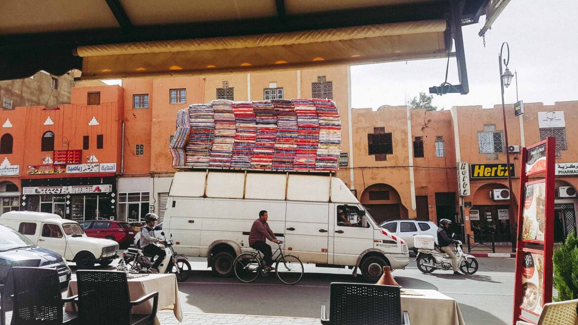 camion marocain très chargé