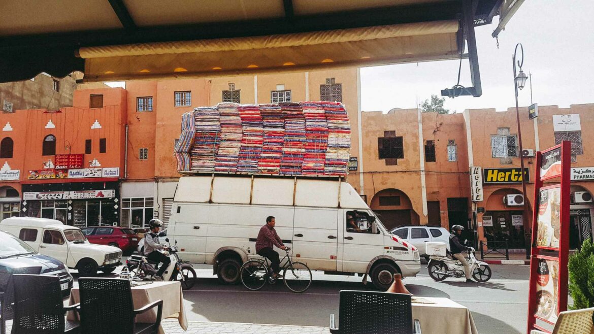 camion marocain très chargé