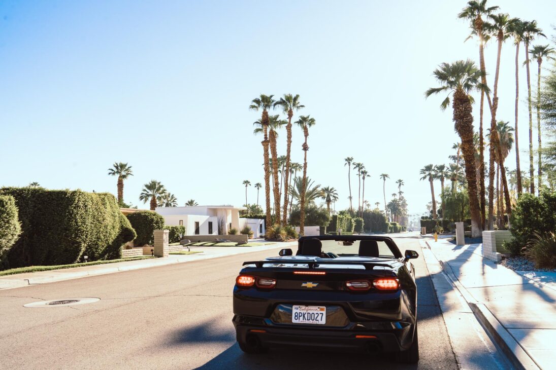 cabriolet dans les rues de Palm Springs