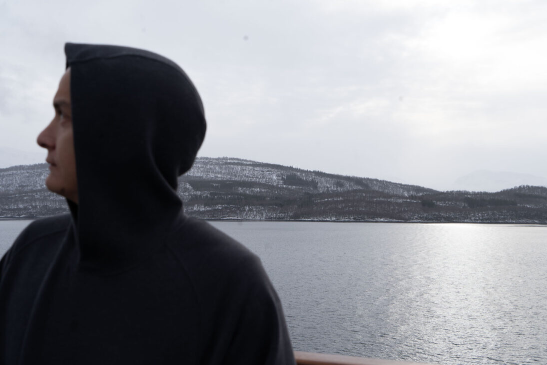 dans le vent glacé sur l'Hurtigruten