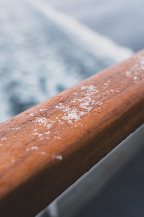 rambarde glacée sur le ferry