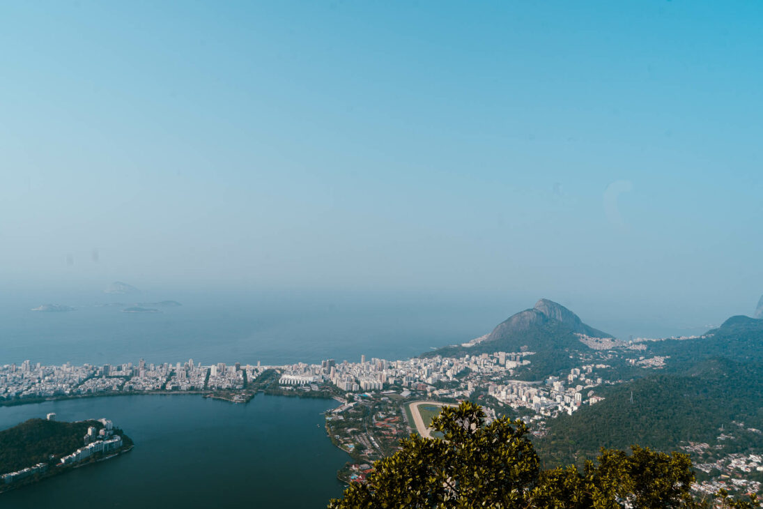 vue panoramique sur Rio de Janeiro depuis le sommet du Corcovado