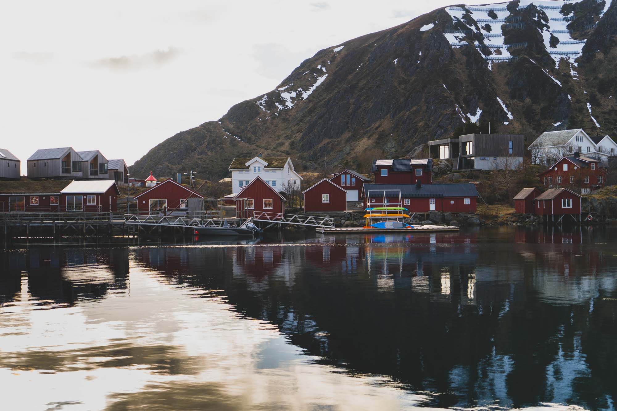 port de ballstad au coucher du soleil