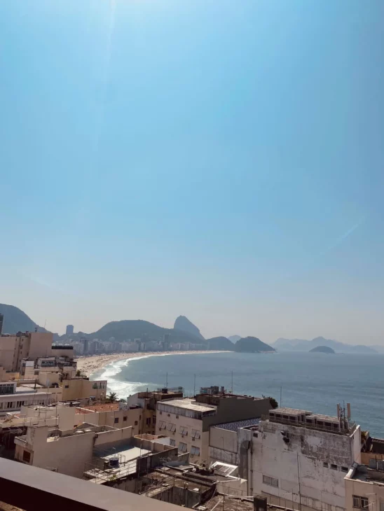 vue sur Copacabana depuis un rooftop