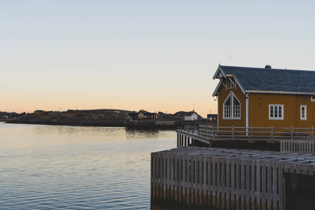 cabane jaune à sakrisoy