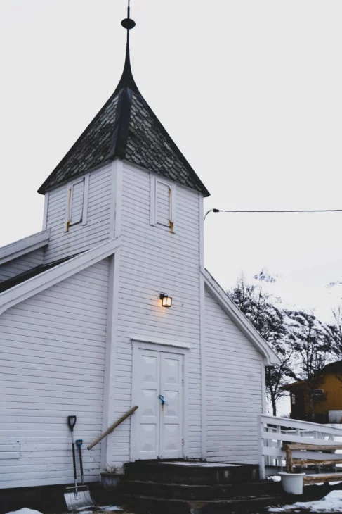 église blanche à senja